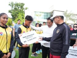 Tingkatkan Prestasi Olahraga, PJ Bahtiar Serahkan Penghargaan kepada Atlet, Pelatih, Wasit dan Pemuda