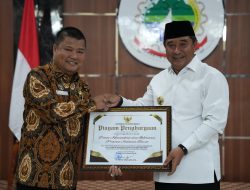 OPD Pemprov Kinerja Terbaik Terima Penghargaan PJ Gubernur Bahtiar