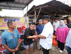 PJ Bahtiar Salurkan Bantuan untuk Korban Kebakaran di BTN Maspul