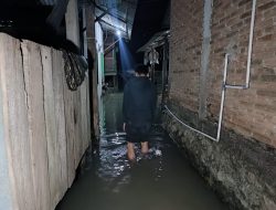 Banjir Rob Landa Pemukiman Warga di Polman Akibat Gelombang Pasang, Polisi Lakukan Pemantauan