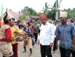 Tarian Me’aju sambut Kedatangan Pj Bahtiar di Kawasan Suku Bunggu, Kawasan Terpencil di Batas Provinsi