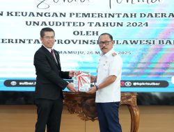 Tingkatkan Akuntabilitas, Gubernur Sulbar Serahkan Laporan Keuangan ke BPK