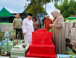 Tabur Bunga untuk Bapak Pembangunan: Wagub Sulbar Ziarahi Makam Almarhum Sang Ayah Puang Mengga