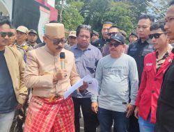 Temui Massa Aksi, Gubernur SDK Janji Transparansi Beasiswa dan Pengawasan Upah Buruh