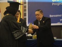 Wisuda UT Majene: Wagub Sulbar Ingatkan Pentingnya Adab dan Integritas di Atas Ilmu