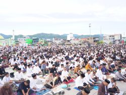 Gubernur dan Wagub Sulbar Salat Idul Adha di Anjungan Pantai Manakarra