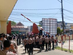 AMARAH Kembali Aksi di Polresta Mamuju, Tuntut Provokator dan Pelaku Pemukulan Ditangkap