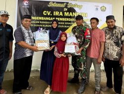 Peduli Pendidikan, CV Ira Mandiri Bagi Seragam Gratis Kepada Siswa SD dan SMP