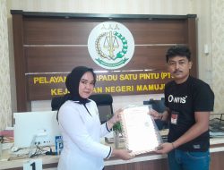 LSM Merdeka Manakarra Laporkan Dugaan Korupsi Ke Kejari Mamuju