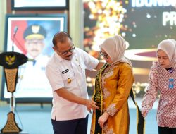 Gubernur Sulbar Kukuhkan Hj. Harsinah Suhardi sebagai Bunda PAUD dan Bunda Guru Periode 2025-2030