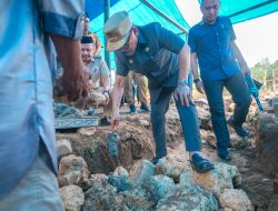 Gubernur Suhardi Duka Letakan Batu Pertama Pembangunan Masjid Nurul Akbar
