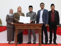 Paripurna Sahkan Perubahan Perda BUMD Sebuku Energi Malaqbi, Sekda Sulbar Jamin Tindak Lanjut Aspirasi DPRD