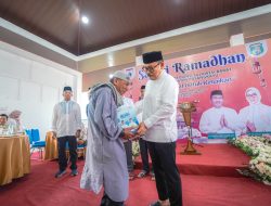Pemprov Sulbar Bagikan 700 Paket Ramadan untuk Masyarakat Pasangkayu